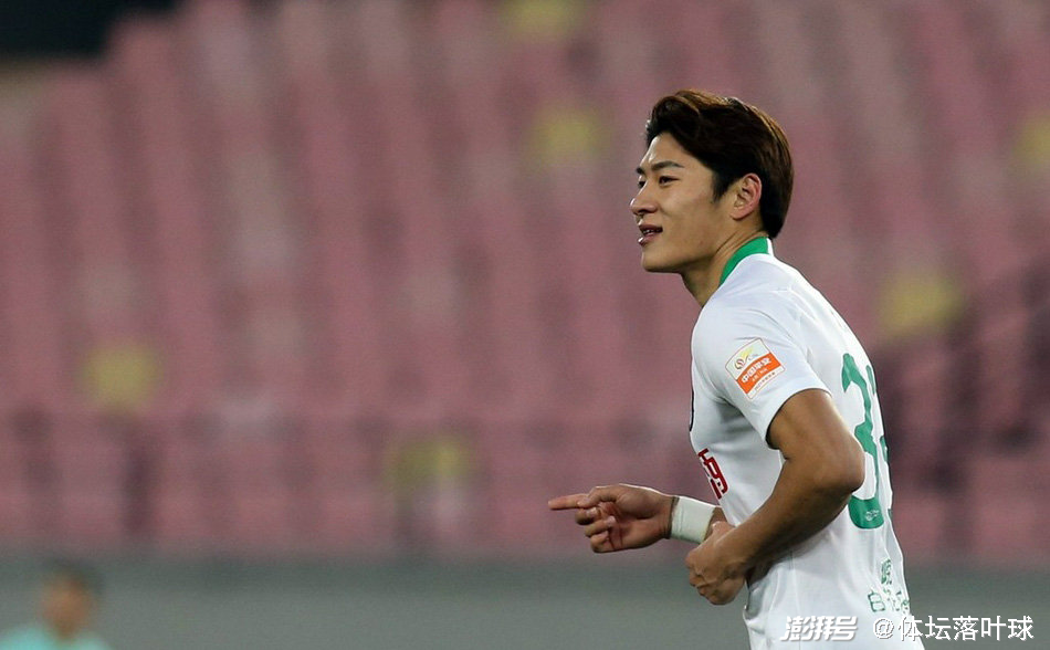 包含莱比锡红牛攻入致胜球，继续保持领先优势的词条