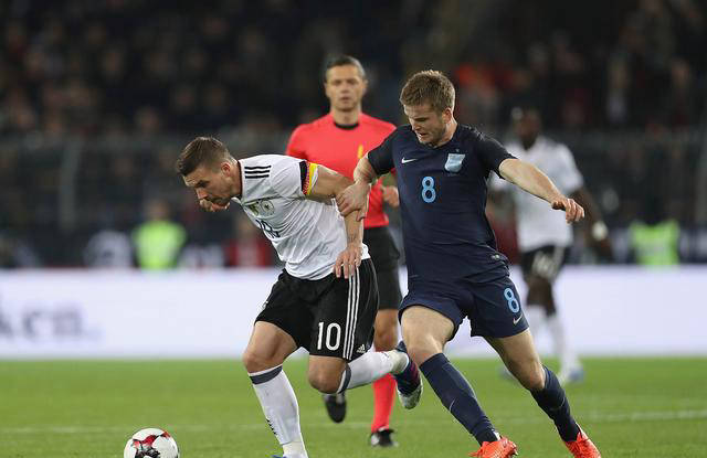 德国队锋线进攻力犀利,连胜英格兰 德国队锋线进攻力犀利,连胜英格兰