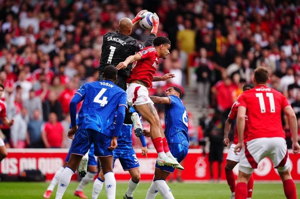 包含切尔西客场险胜，打破对手主场不败纪录的词条