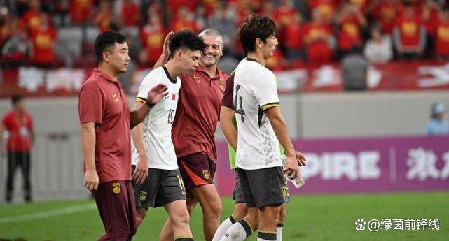 包含轻松取胜！对手实力不济，球队轻松获胜，士气高涨！的词条