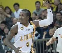 包含本土球员展现出色表现，为球队贡献关键分数的词条
